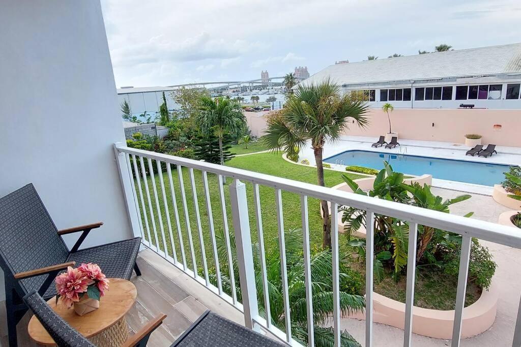 Nassau Harbour Cozy 2 Bedroom Condo Bagian luar foto