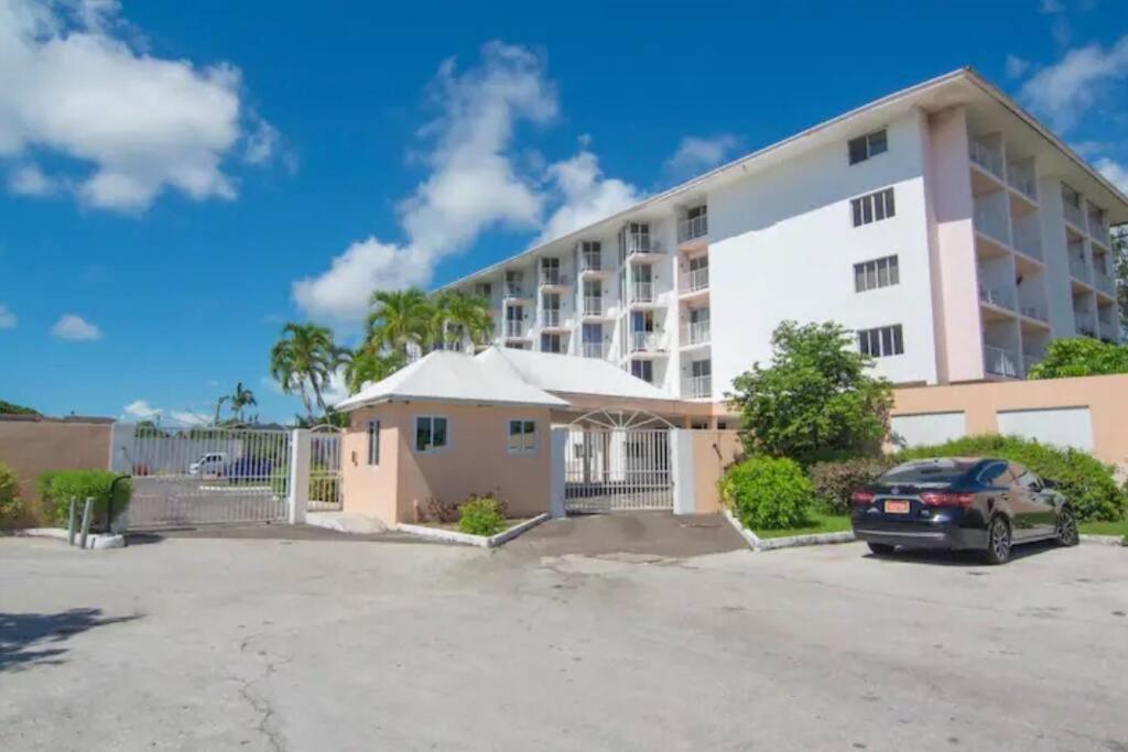 Nassau Harbour Cozy 2 Bedroom Condo Bagian luar foto