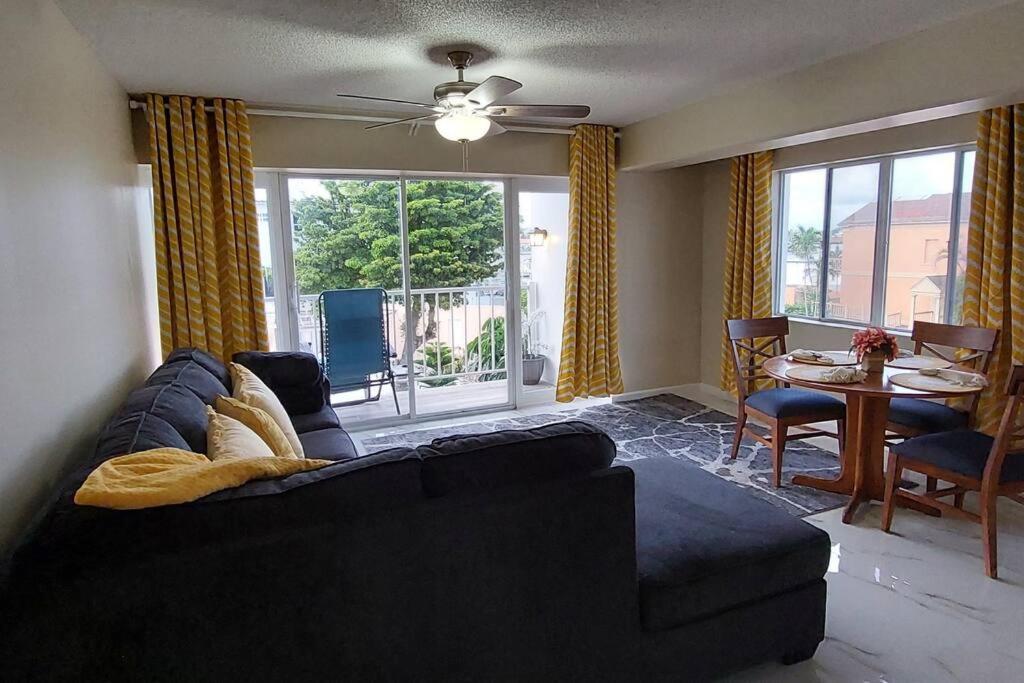 Nassau Harbour Cozy 2 Bedroom Condo Bagian luar foto